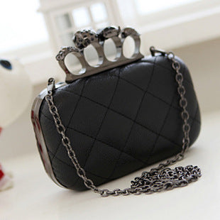 2023 New Hand Skull Ring Hand Retro Dinner Bag Chain Bag Shoulder Bag European and American Beauty Bag