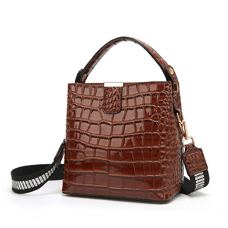 2023 New Women's Bag Summer Patent Leather Women's Bag Crocodile Pattern Handbag Shoulder Crossbody Fashion Bucket Women's Bag