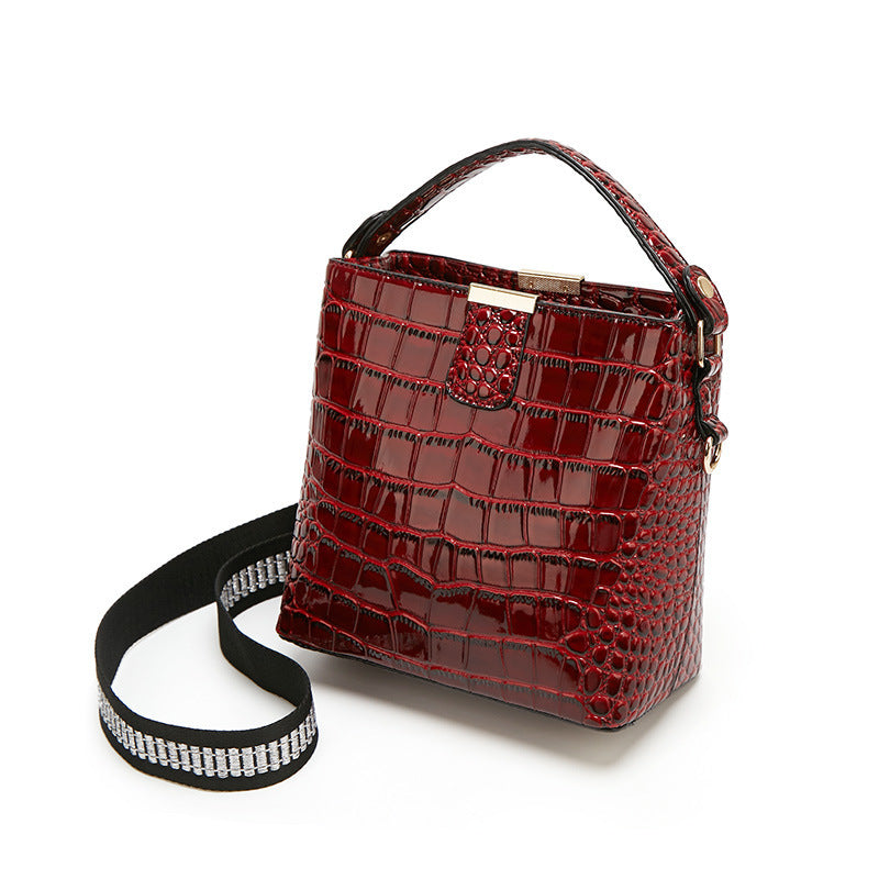 2023 New Women's Bag Summer Patent Leather Women's Bag Crocodile Pattern Handbag Shoulder Crossbody Fashion Bucket Women's Bag