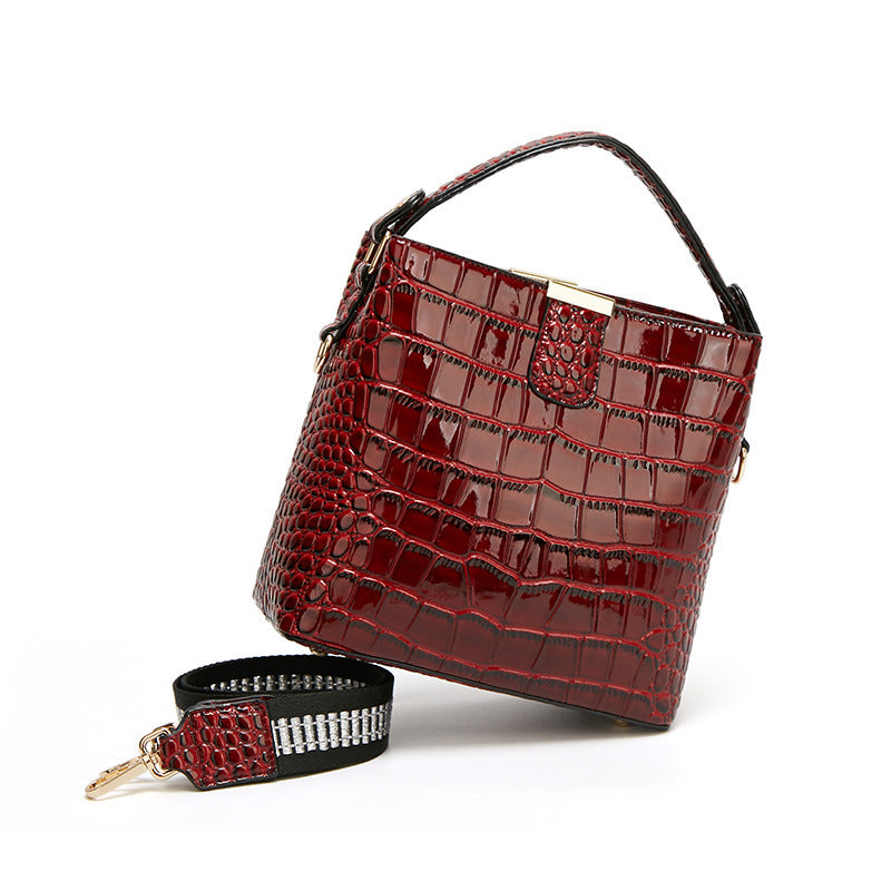 2023 New Women's Bag Summer Patent Leather Women's Bag Crocodile Pattern Handbag Shoulder Crossbody Fashion Bucket Women's Bag