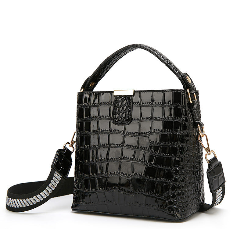 2023 New Women's Bag Summer Patent Leather Women's Bag Crocodile Pattern Handbag Shoulder Crossbody Fashion Bucket Women's Bag