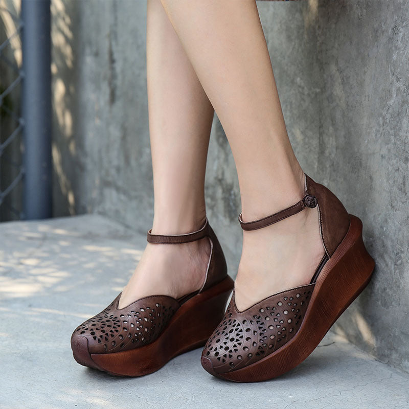 Sandals women's 2022 summer new style hole shoes cool and breathable high-heeled thick-soled leather women's sandals with convenient buckle