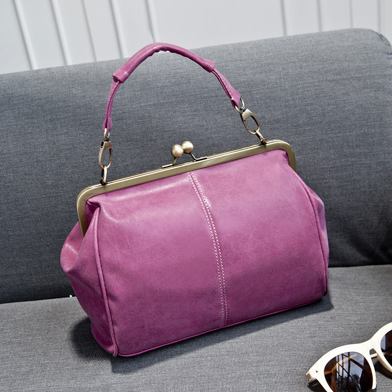A new generation women's bag, handbag, shoulder crossbody bag, matte leather clip bag, British retro messenger bag