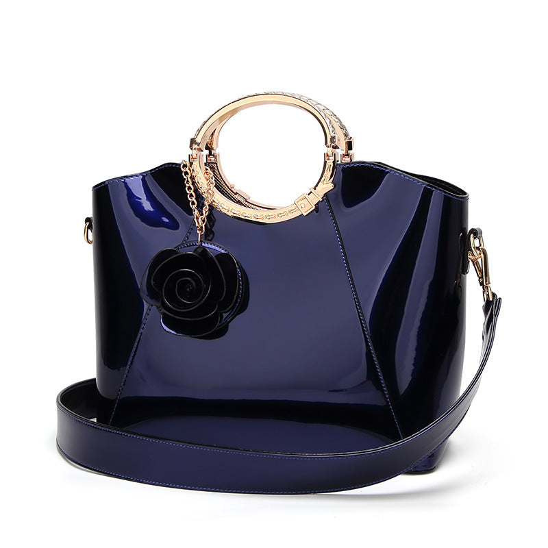 Women's Bag 2023 New Fashion European and American Patent Leather Glossy Handheld Women's Bag Shoulder Bag Bridal Styling Bag Directly from the Manufacturer