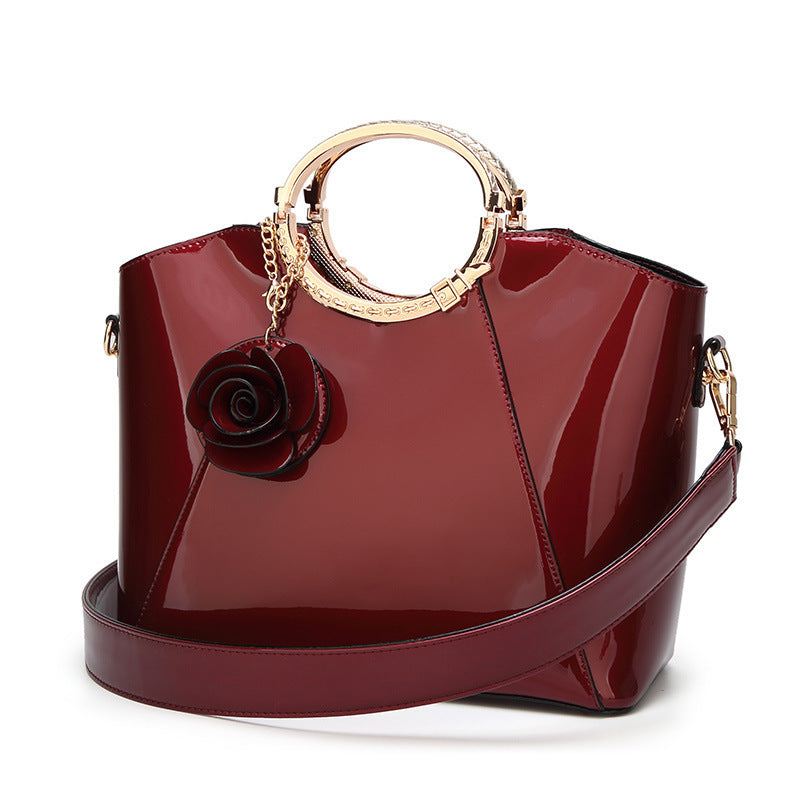 Women's Bag 2023 New Fashion European and American Patent Leather Glossy Handheld Women's Bag Shoulder Bag Bridal Styling Bag Directly from the Manufacturer