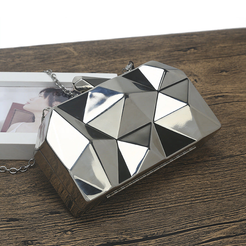 Korean version 2023 new hand-held women's bag diamond-shaped iron box dinner bag irregular chain clutch bag metal dinner bag