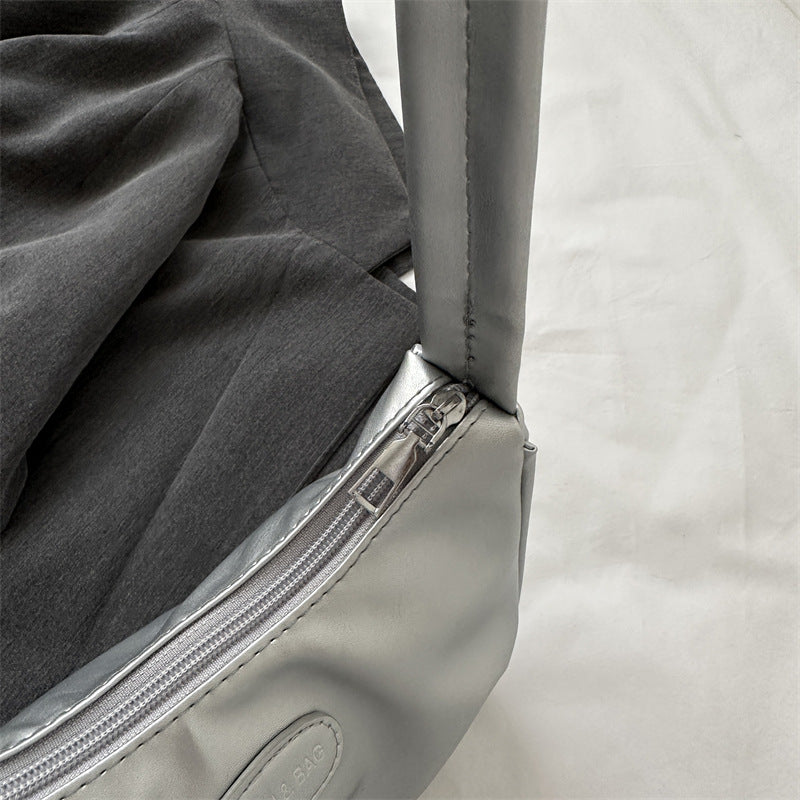Niche texture silver bag for women 2023 new summer shoulder crossbody bag high-end pleated armpit crescent bag