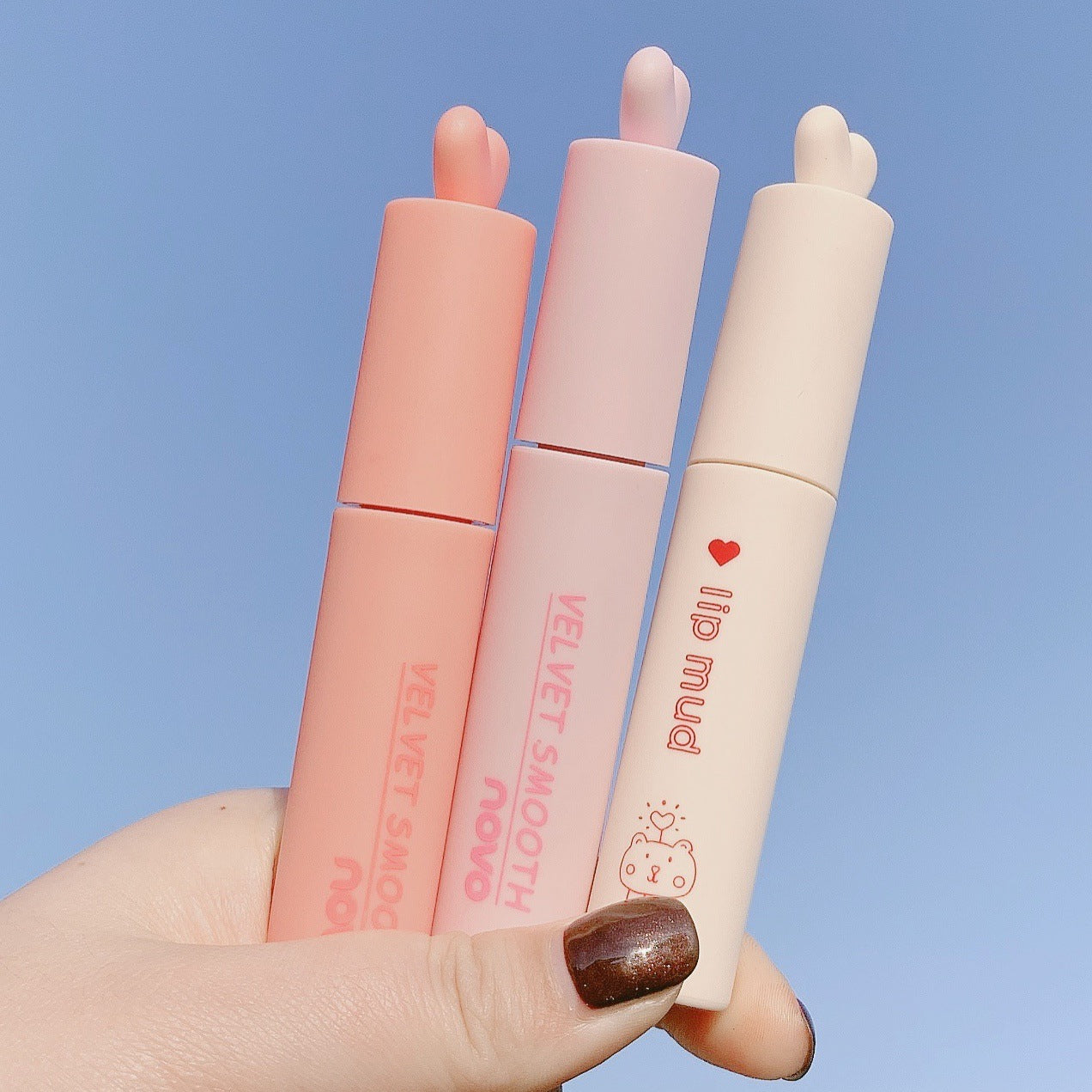 NOVO Xinmu Air Mist Lip Mud is anti-sweat, silky, smooth and colorful, not easy to take off makeup, lip glaze wholesale makeup