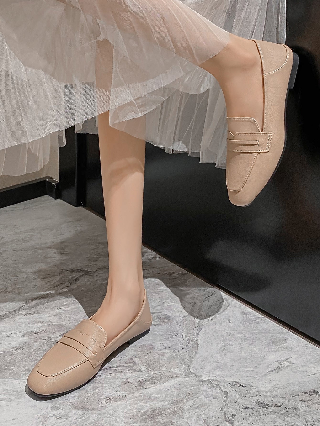 New women's 2024 new soft sole toad shoes fairy style evening shoes flat bottom British style square head slip-on loafers