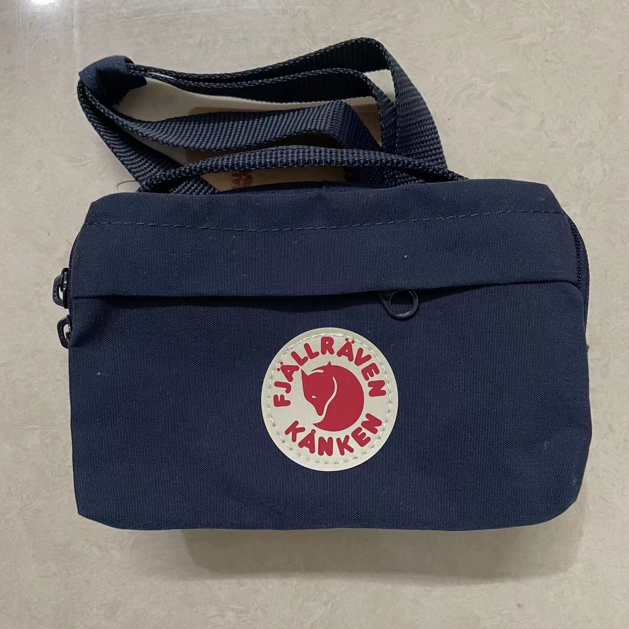 စက်ရုံမှတိုက်ရိုက်ရောင်းချခြင်းနှင့် dropshipping Fox အနောက်မြောက်အာတိတ်အားကစားခါးပတ်အိတ်နိုင်ငံခြားကုန်သွယ်မှုရင်ဘတ်အိတ် Canvas ခရီးသွားလက်ကိုင်အိတ်