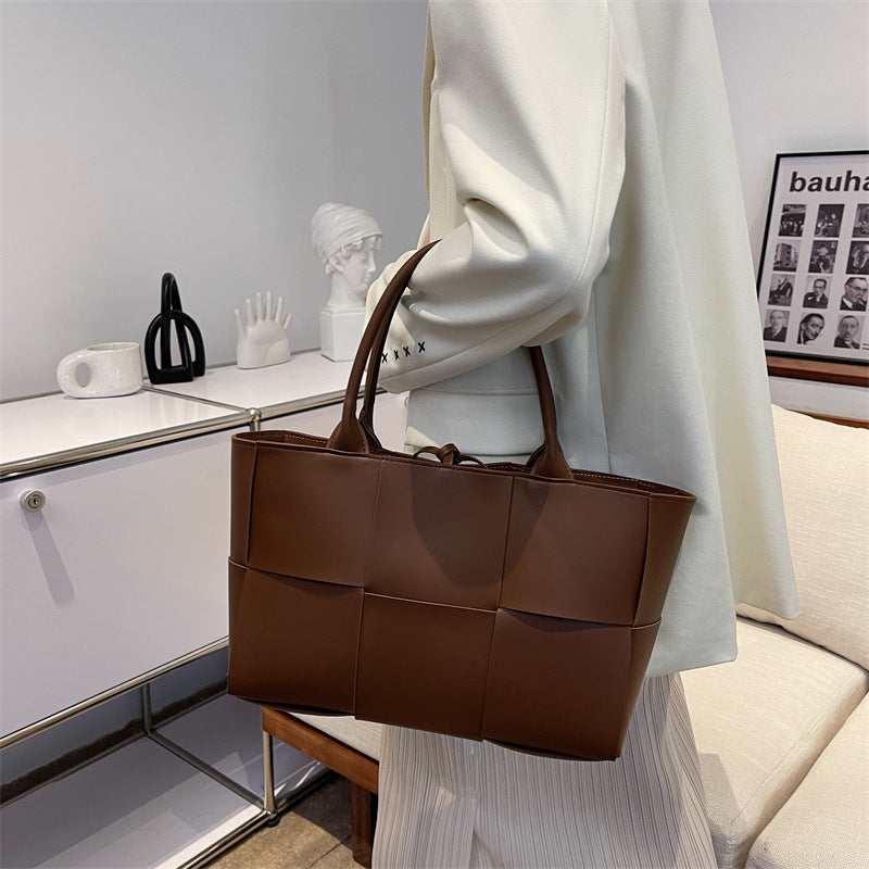 Internet celebrity big bag 2023 new trendy high-end style shoulder bag women's bag large capacity versatile portable tote bag
