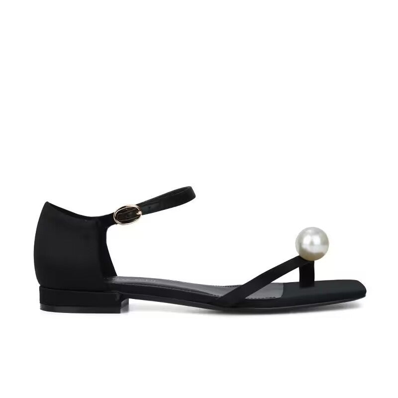 Flat-bottomed French style black niche sandals fairy shoes 2023 new summer hot style pearl thong Roman shoes