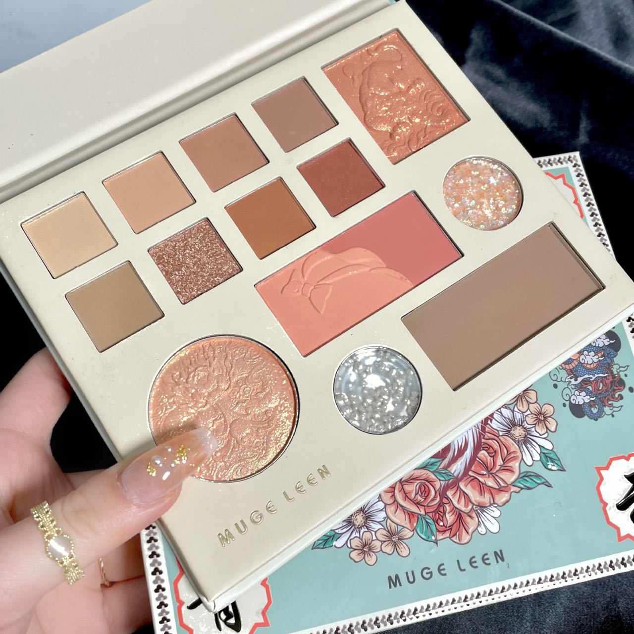 MUGE LEEN Pingbu Qingyun makeup eye shadow palette ins super hot glitter matte earth color niche affordable wholesale