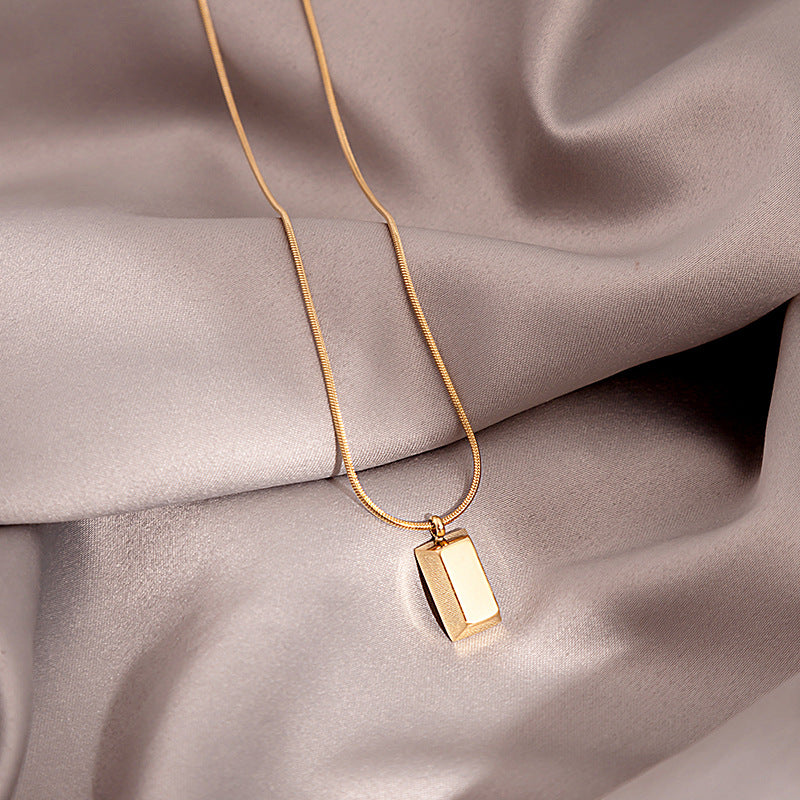 Douyin Explosive Titanium Steel Necklace Light Luxury Micro-inlaid Longevity Lock Maple Leaf Jade Gourd Turnable Windmill Pendant Clavicle Chain