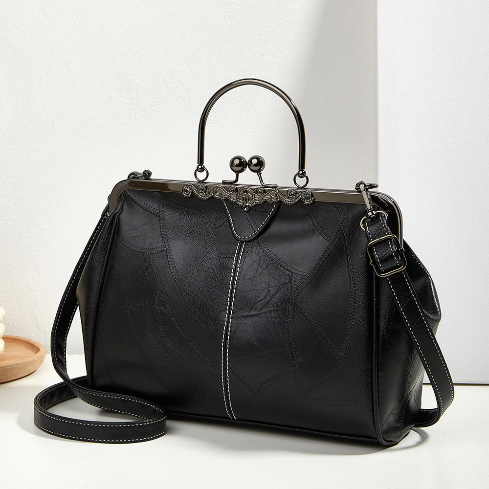 Manufacturer wholesale 2023 autumn and winter new women's handbag fashion crossbody clip bag European and American oil leather Spanish women