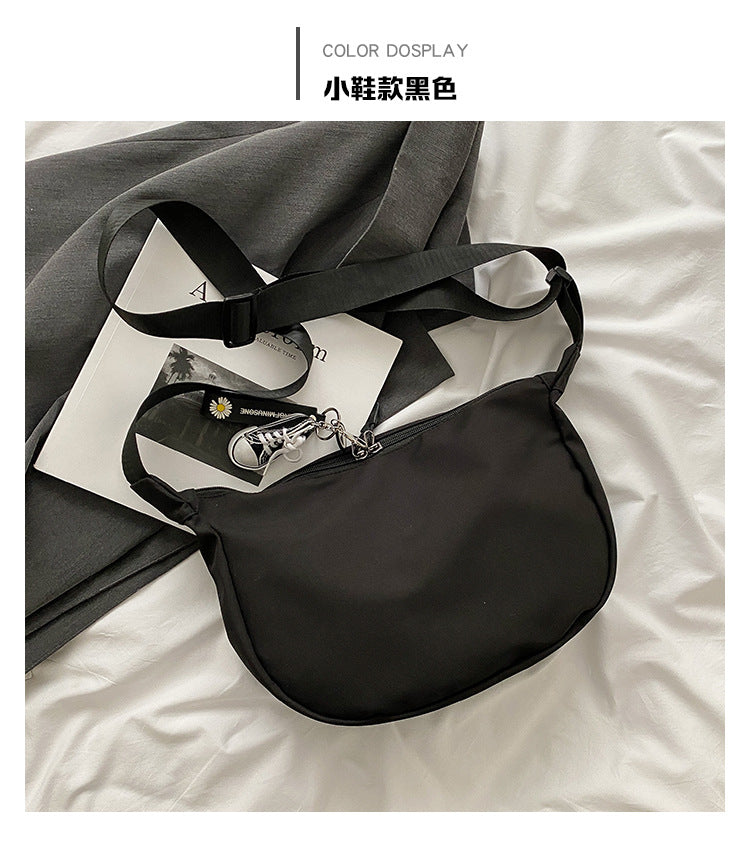 包包女2021新款秋冬潮韩版大容量斜挎包休闲轻便牛津布简约饺子包