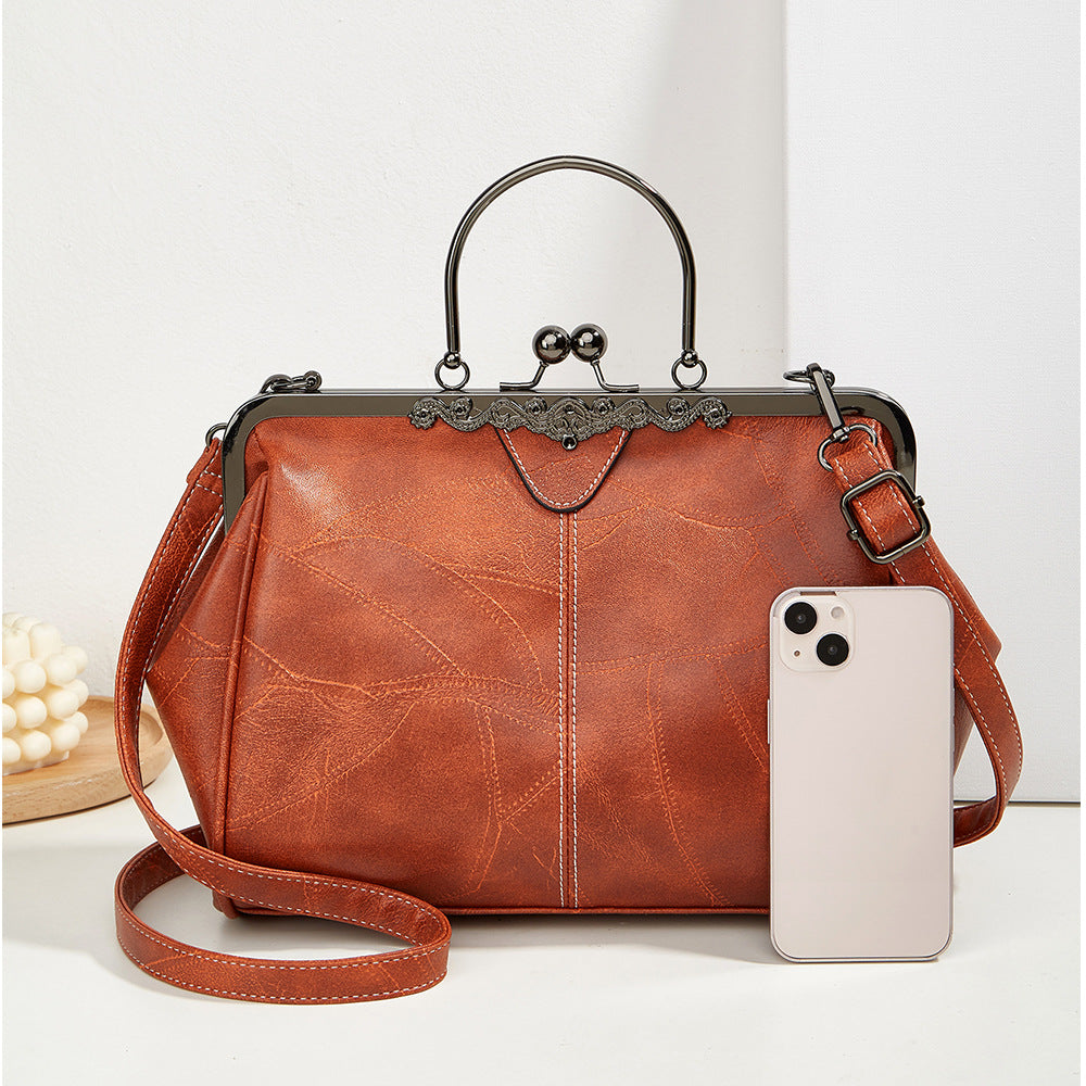 Manufacturer wholesale 2023 autumn and winter new women's handbag fashion crossbody clip bag European and American oil leather Spanish women