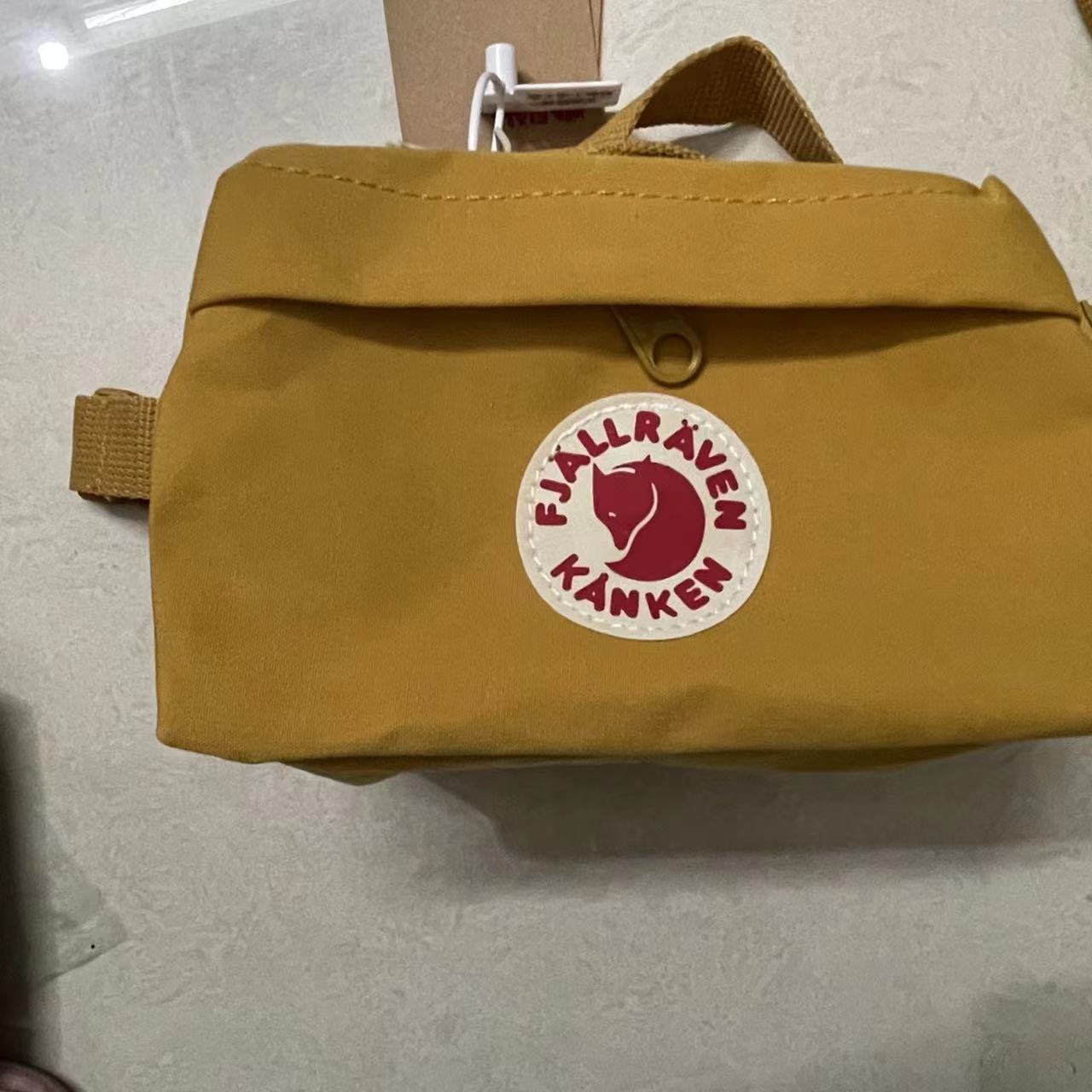 စက်ရုံမှတိုက်ရိုက်ရောင်းချခြင်းနှင့် dropshipping Fox အနောက်မြောက်အာတိတ်အားကစားခါးပတ်အိတ်နိုင်ငံခြားကုန်သွယ်မှုရင်ဘတ်အိတ် Canvas ခရီးသွားလက်ကိုင်အိတ်