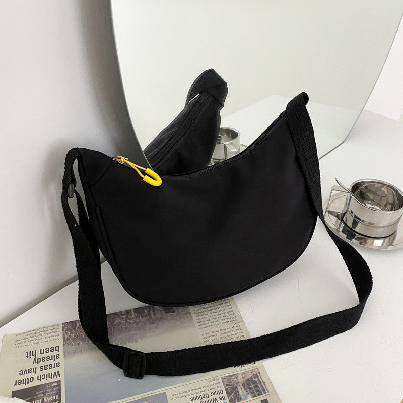 Nylon crossbody bag for women 2021 winter new trendy Korean version dumpling bag lightweight small bag fashionable armpit shoulder bag