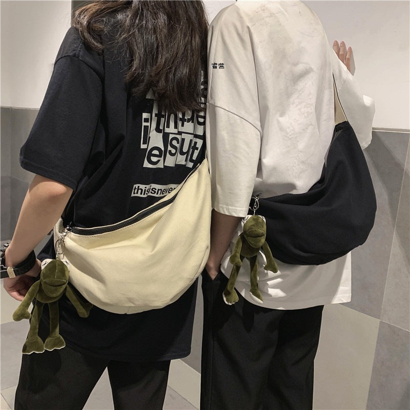 港风百搭帆布包学生斜挎包男ins日系潮牌单肩包简约纯色休闲挎包