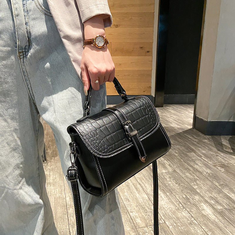 Bag wholesale women's bag factory direct sales 2022 Internet celebrity hot style new temperament versatile shoulder handbag crossbody bag
