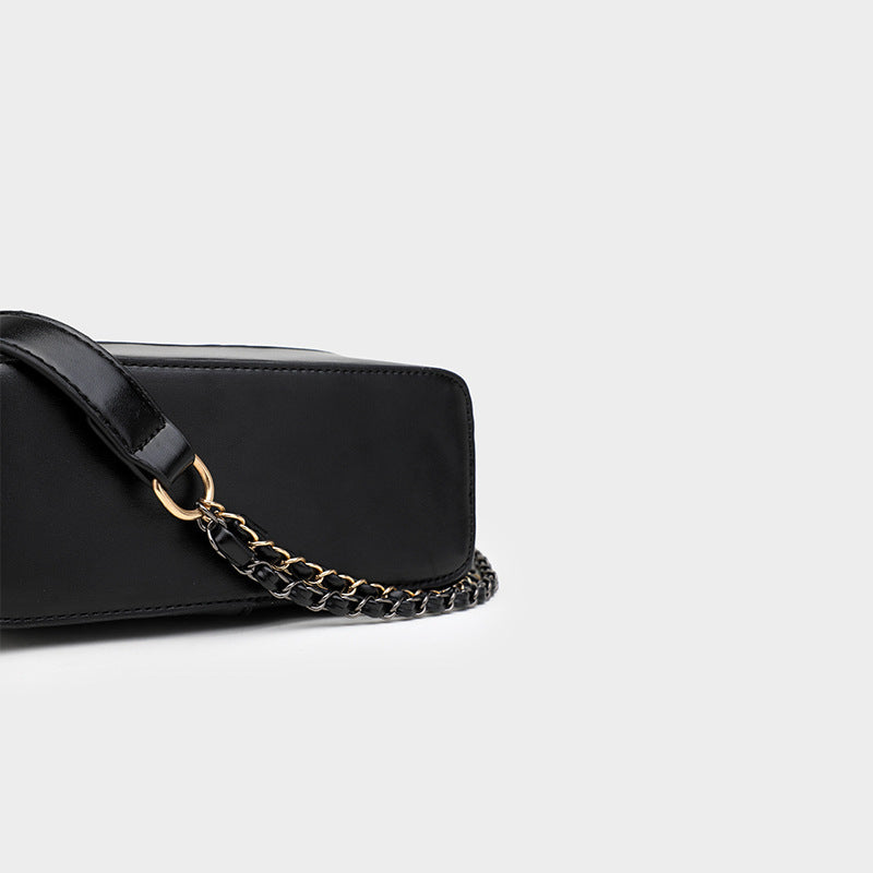 Bags for women, versatile bucket bag for all seasons, 2022 new large-capacity black and white contrasting crossbody bag, shoulder bag for women