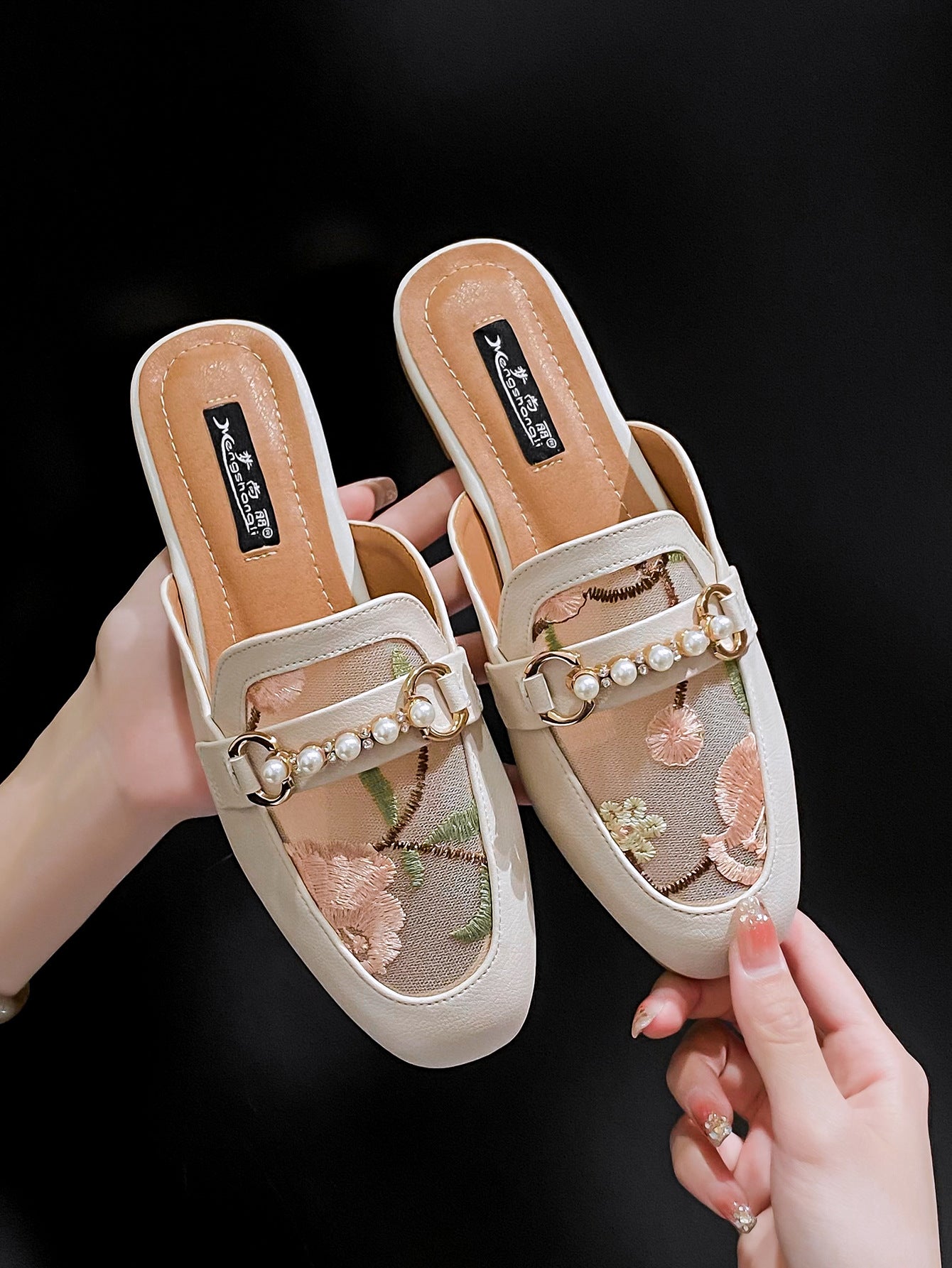 Soft leather British style Lok Fu half slippers women's summer outer wear 2023 new breathable Baotou mesh gauze without heel sandals
