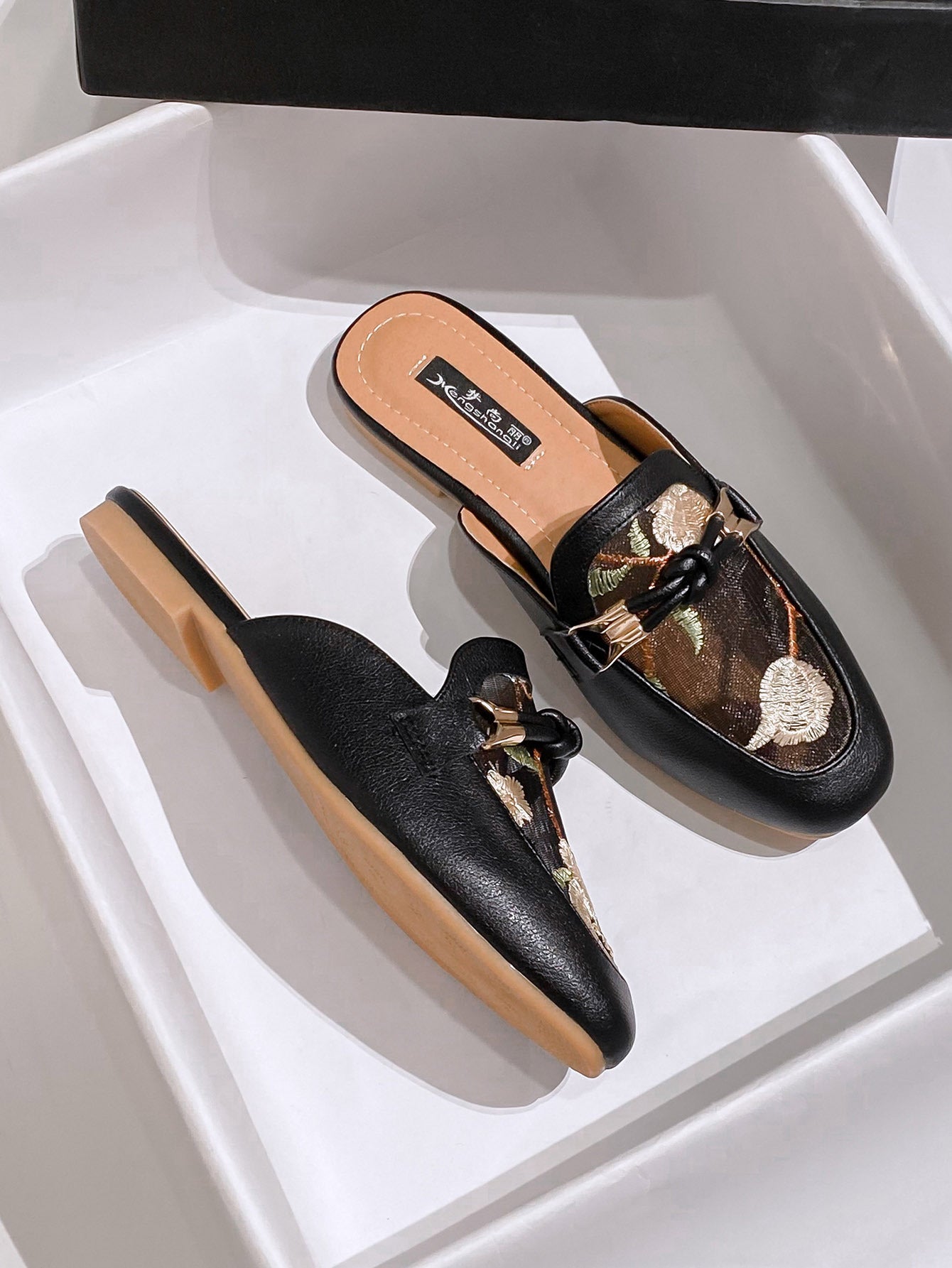 Soft leather British style Lok Fu half slippers women's summer outer wear 2023 new breathable Baotou mesh gauze without heel sandals