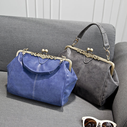 A new generation women's bag, handbag, shoulder crossbody bag, matte leather clip bag, British retro messenger bag 
