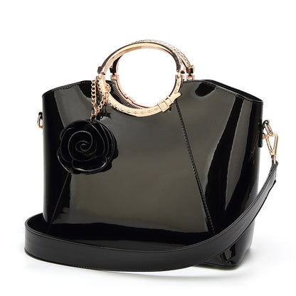 Women's Bag 2023 New Fashion European and American Patent Leather Glossy Handheld Women's Bag Shoulder Bag Bridal Styling Bag Directly from the Manufacturer 