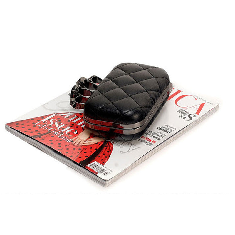 2023 New Hand Skull Ring Hand Retro Dinner Bag Chain Bag Shoulder Bag European and American Beauty Bag 