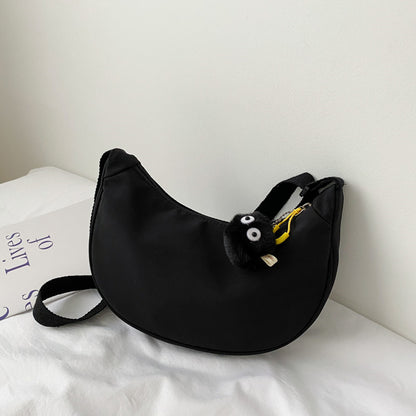 Nylon crossbody bag for women 2021 winter new trendy Korean version dumpling bag lightweight small bag fashionable armpit shoulder bag 