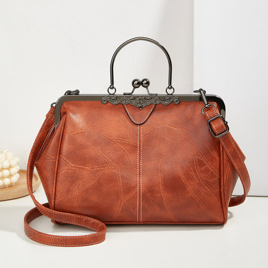 Manufacturer wholesale 2023 autumn and winter new women's handbag fashion crossbody clip bag European and American oil leather Spanish women 