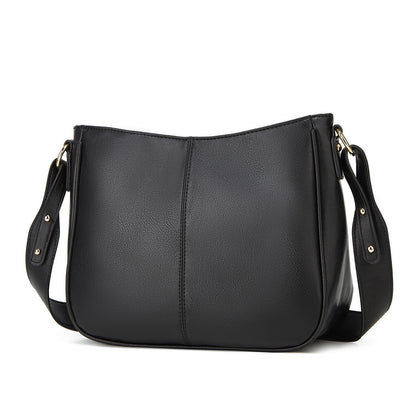 Source manufacturer spot 2023 new women's bag simple fashion shoulder bag European and American trendy ladies crossbody bag bag 