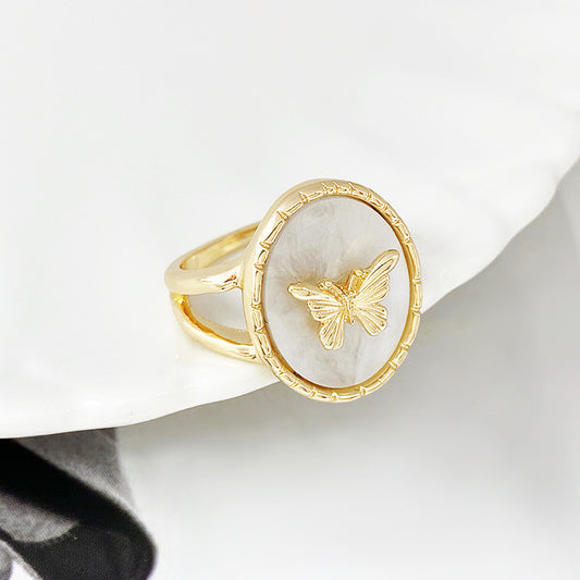 Stylish and simple white acrylic plate embellished with lifelike alloy butterfly ring Women's fashionable and versatile 