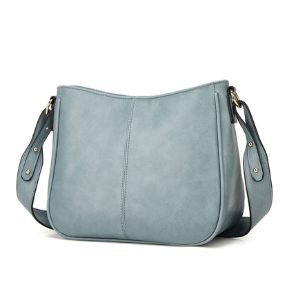 Source manufacturer spot 2023 new women's bag simple fashion shoulder bag European and American trendy ladies crossbody bag bag 