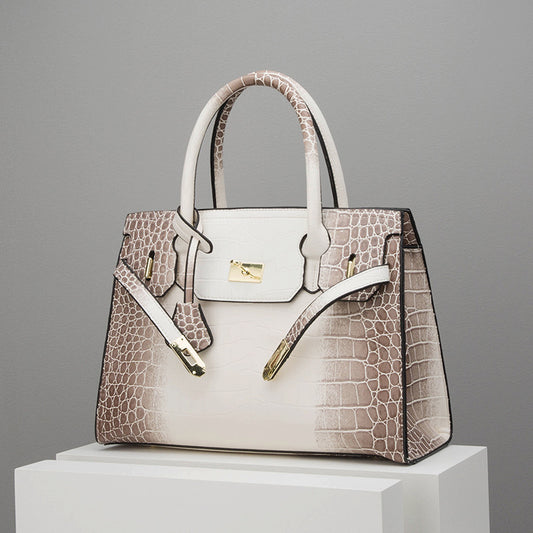 Manufacturer handbag 2023 new European and American retro fashion platinum women's handbag shoulder crossbody briefcase on behalf of 