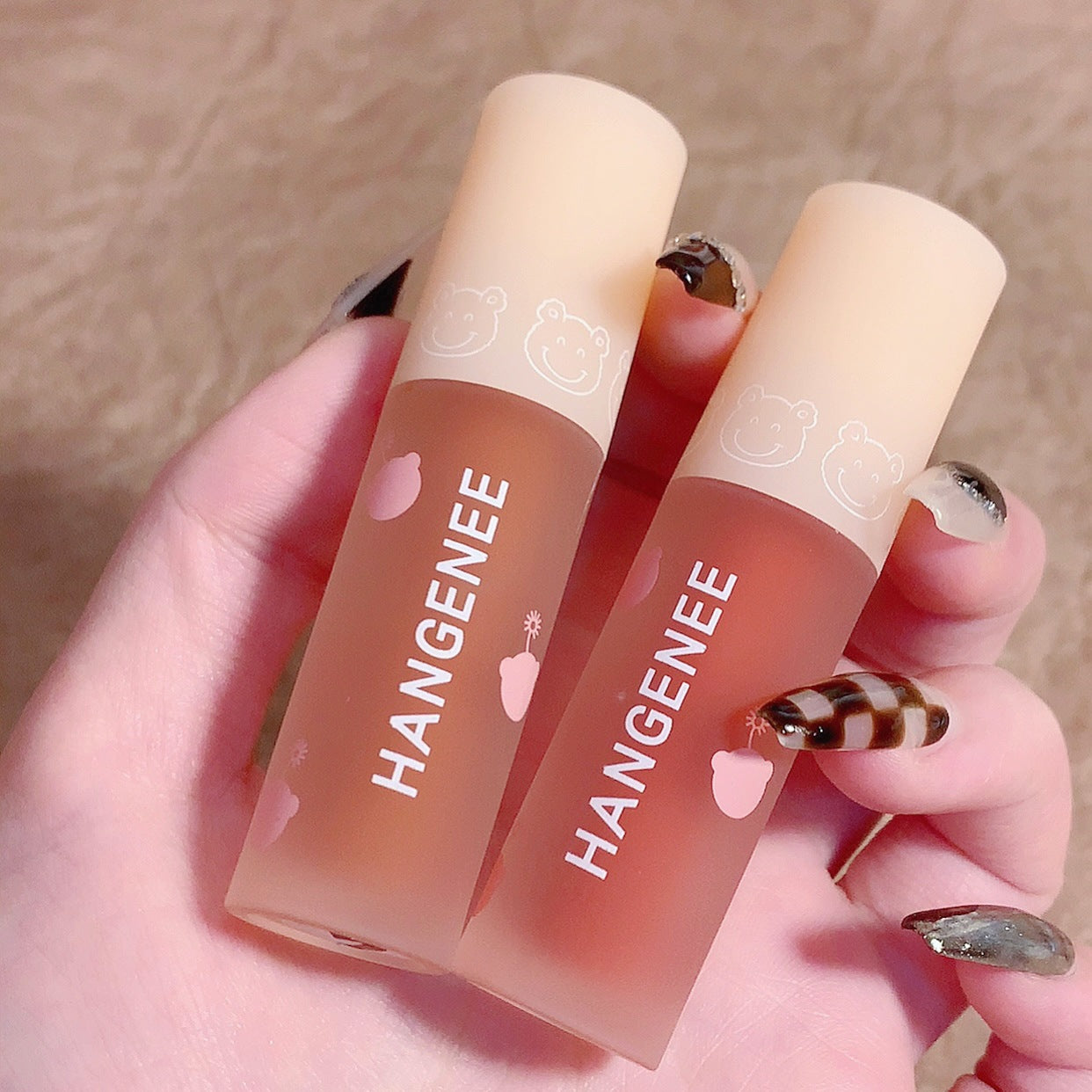 &amp;HANGENEE Han Jini Firework Bear Lip Glaze Niche အမှတ်တံဆိပ် Mirror Water Glossy Lip Glaze သက်သာသော နှုတ်ခမ်းနီ လက်ကား 