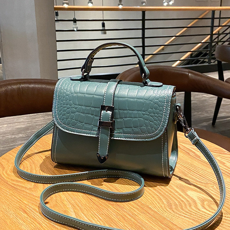 Bag wholesale women's bag factory direct sales 2022 Internet celebrity hot style new temperament versatile shoulder handbag crossbody bag 
