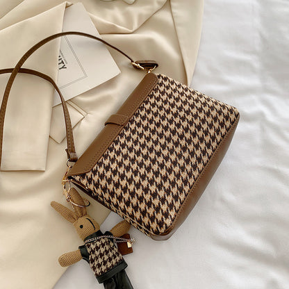 This year's popular high-end niche houndstooth bag women's autumn and winter new fashion trendy one-shoulder cross-body small square bag 
