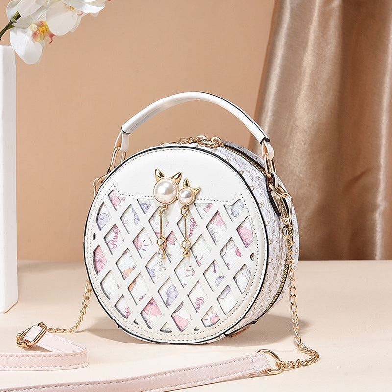 2023 Autumn and Winter Bags Women's New Casual Mobile Phone Bag Crossbody Small Round Bag Women's Trendy Fashion Sweet Chain Bag 
