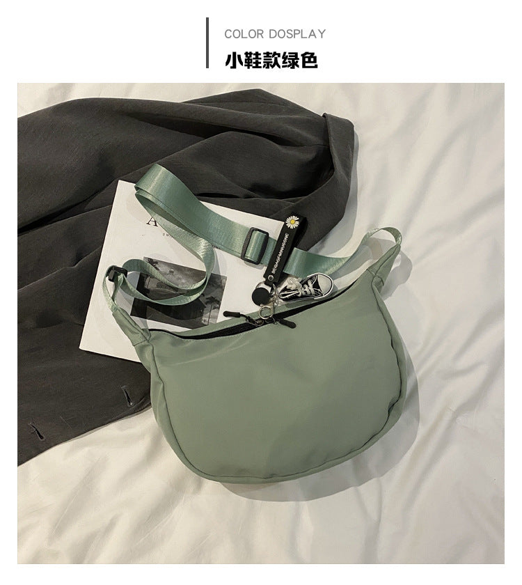 包包女2021新款秋冬潮韩版大容量斜挎包休闲轻便牛津布简约饺子包