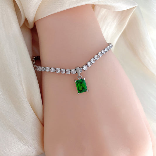 Brilliant Emerald Cube Sugar Pendant Bracelet Copper Inlaid Zirconium Niche Design Advanced Light Luxury Style Exquisite Shiny Hand Jewelry for Women 