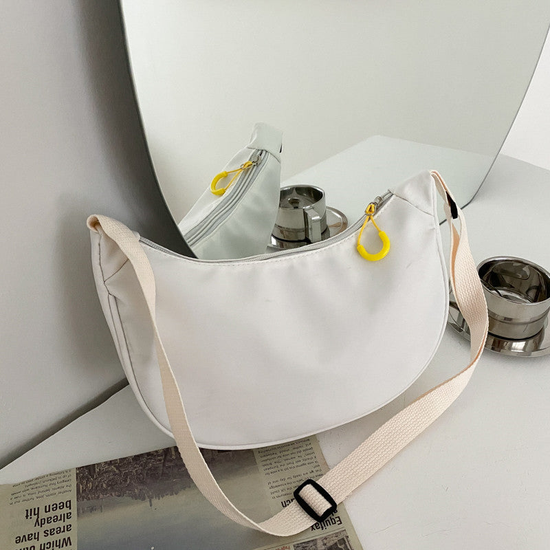 Nylon crossbody bag for women 2021 winter new trendy Korean version dumpling bag lightweight small bag fashionable armpit shoulder bag 