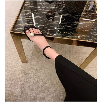 Flat-bottomed French style black niche sandals fairy shoes 2023 new summer hot style pearl thong Roman shoes 